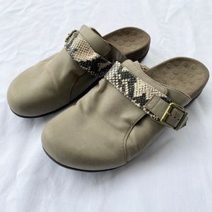Vionic Size 11 Closed Toe Mule Clog Snake Skin